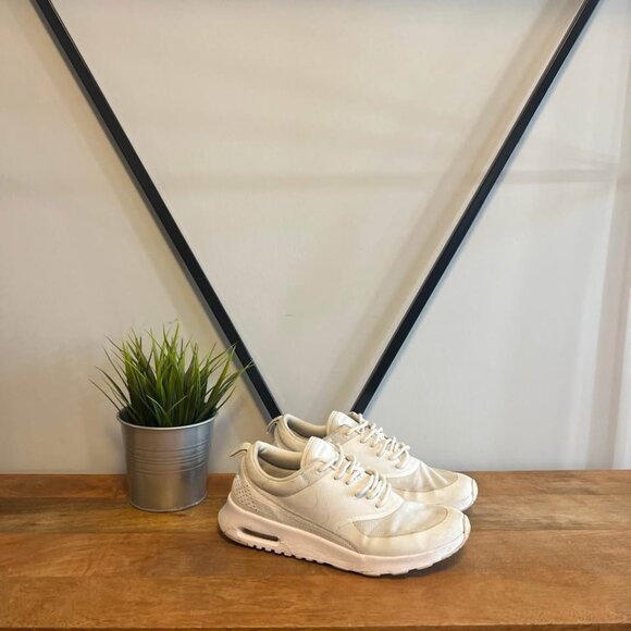 NIKE Air Max Thea in White Size 7.5 - Picture 2 of 5